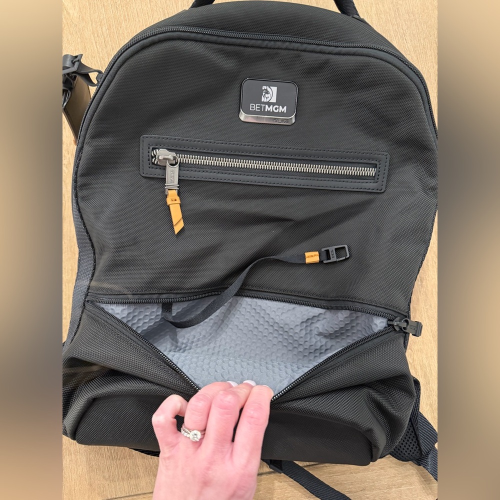 Tumi Essential Backpack Corporate Collection Blac… - image 2